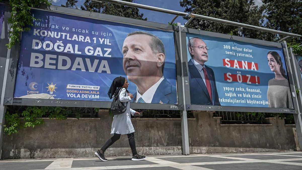 Turecké volby se mění v soutěž o to, kdo vyžene víc uprchlíků